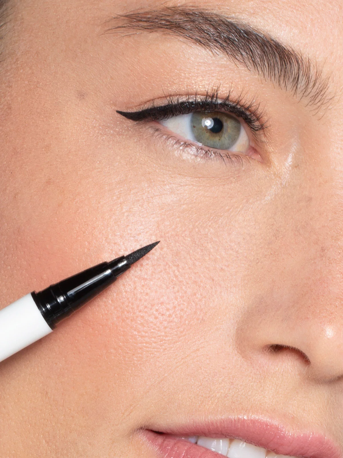 Clean Line Liquid Liner - Image 3
